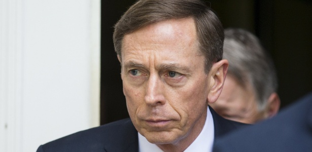 O ex-diretor da CIA David Petraeus deixa a Corte Federal em Charlotte, nos EUA
