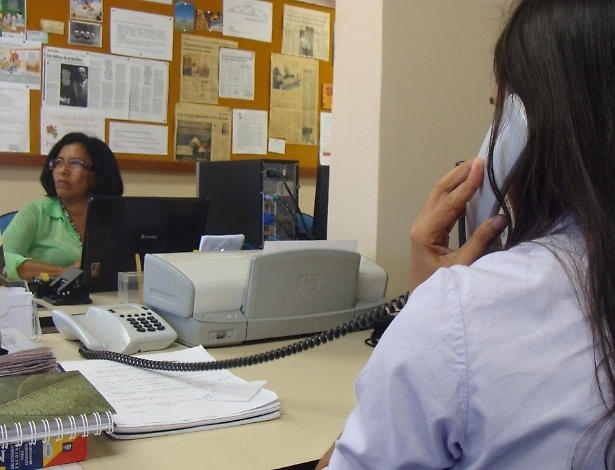 Professoras tiram dúvidas de português por telefone em Fortaleza - Divulgação