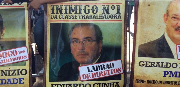 Eduardo Cunha é recebido com protesto em Campo Grande (MS) em abril - Luiz Felipe Fernandes/UOL