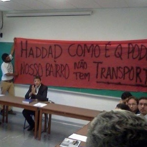 Aula de Haddad foi alvo de protesto na USP - Luta do Transporte no Extremo Sul/Divulgação