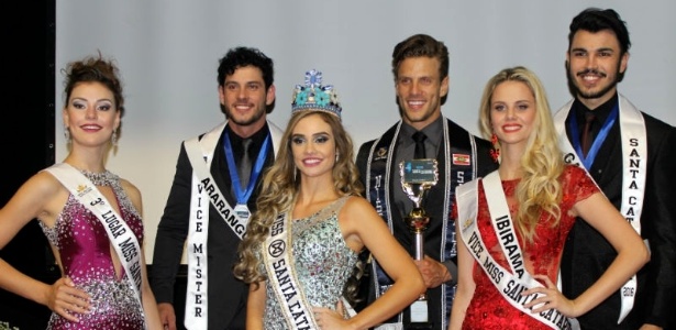 Nayara Guimarães, de coroa, foi eleita Miss Mundo SC 2016. Do lado masculino, foi Leonardo Silva, de faixa preta, quem levou a melhor, e foi eleito Mister SC 2016 - Divulgação