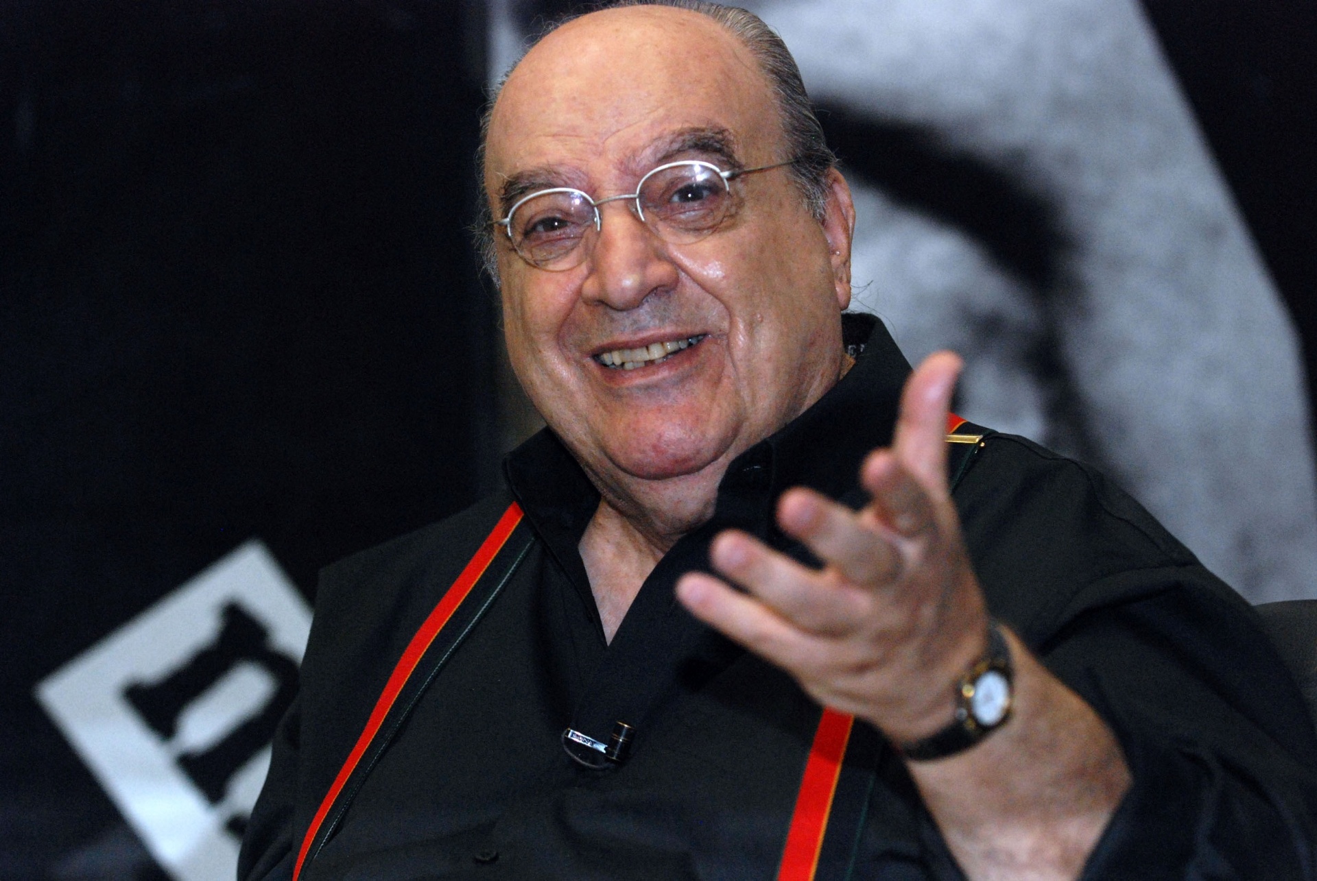 O ator e diretor teatral Antônio Abujamra no cenário do programa "Provocações", na TV Cultura - Jair Bertolucci/Divulgação