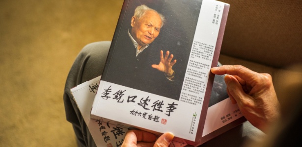 Livro de Li Riu é proibido na China, que tenta interceptar publicações críticas ao governo - Sim Chi Yin/NYT