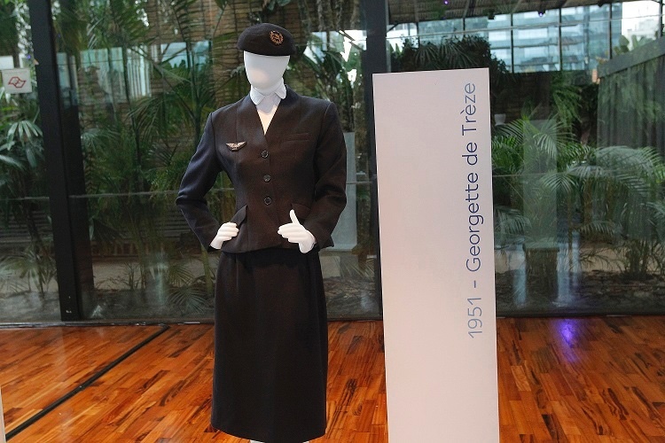 30.abr.2015 - Uniforme de Georgette de Trèze, lançado em 1951 - Reinaldo Canato/UOL