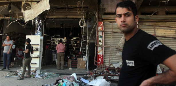 Um carro-bomba explodiu em Bagdá, capital do Iraque. Pelo menos três pessoas morreram após o atentado que aconteceu na região de Karrada