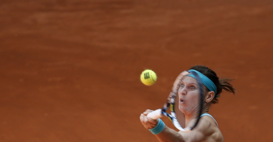 4.mai.2015 - Tenista da República Tcheca Lucie Safarova disputa torneio em Madri, Espanha, contra a búlgara Tsvetana Pironkova 