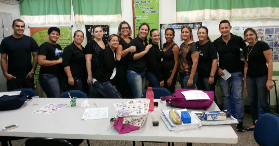 Professores da Escola Estadual Dr. João Ponce de Arruda, em Ribas do Rio Pardo (MS)