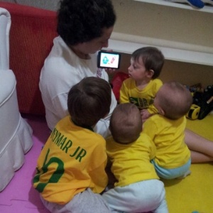 Natalia Cristina Alves Cardoso Caironi, de 35 anos, que engravidou três vezes, de cinco meninos. A última gravidez foi de trigêmeos. Ela mora em Itapetininga (SP) - Arquivo Pessoal/Facebook
