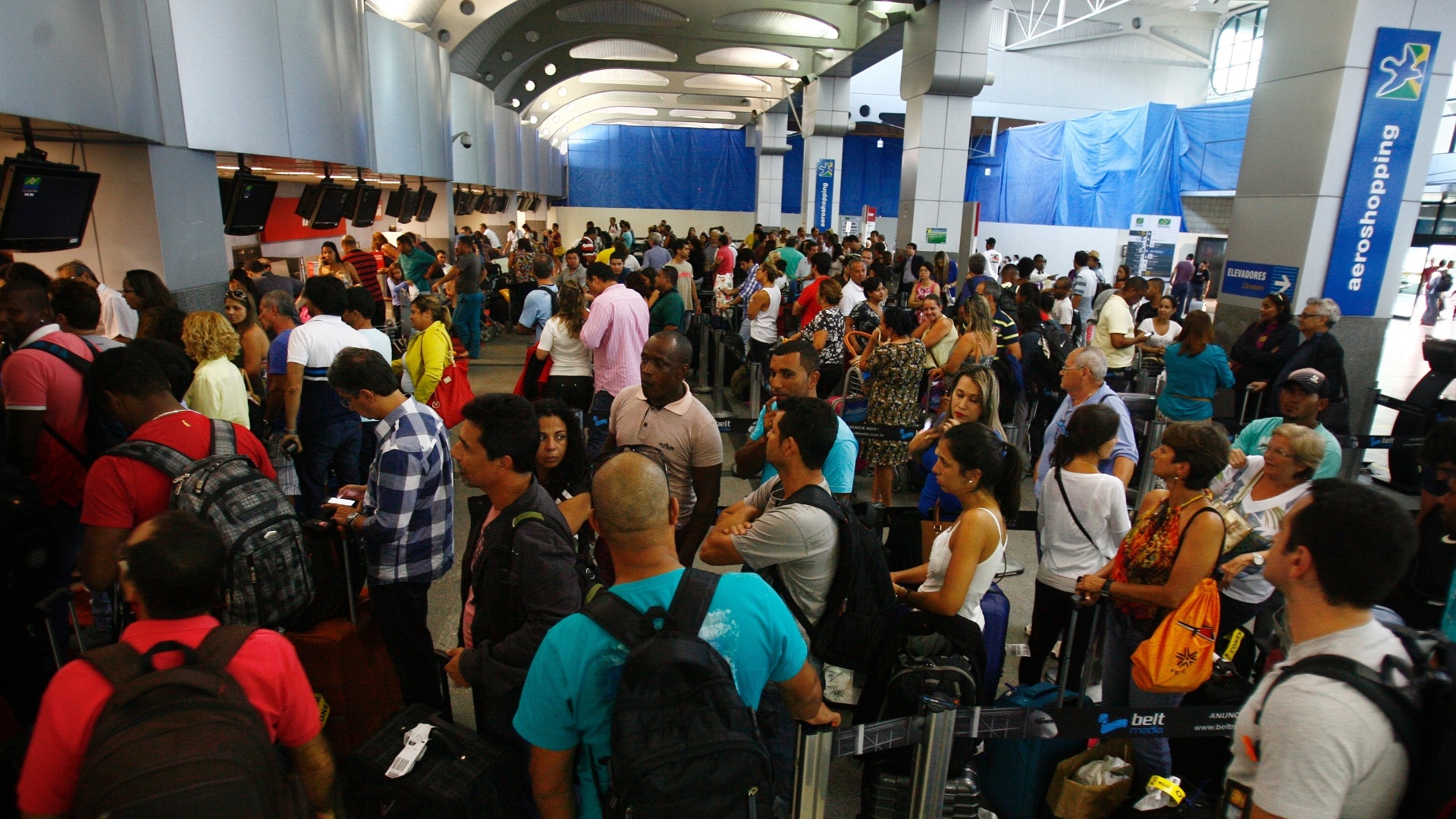 Taxa de embarque fica mais cara nos aeroportos de Salvador e Florianópolis