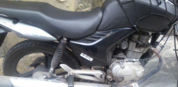 Os mototaxistas são obrigados a usar um adesivo em suas motos com a inscrição "Eu apoio 2015" - Divulgação
