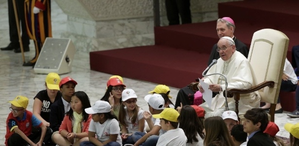 Papa Francisco recebe crianças dos grupos educacionais Fábricas da Paz, no Vaticano - Max Rossi/Reuters