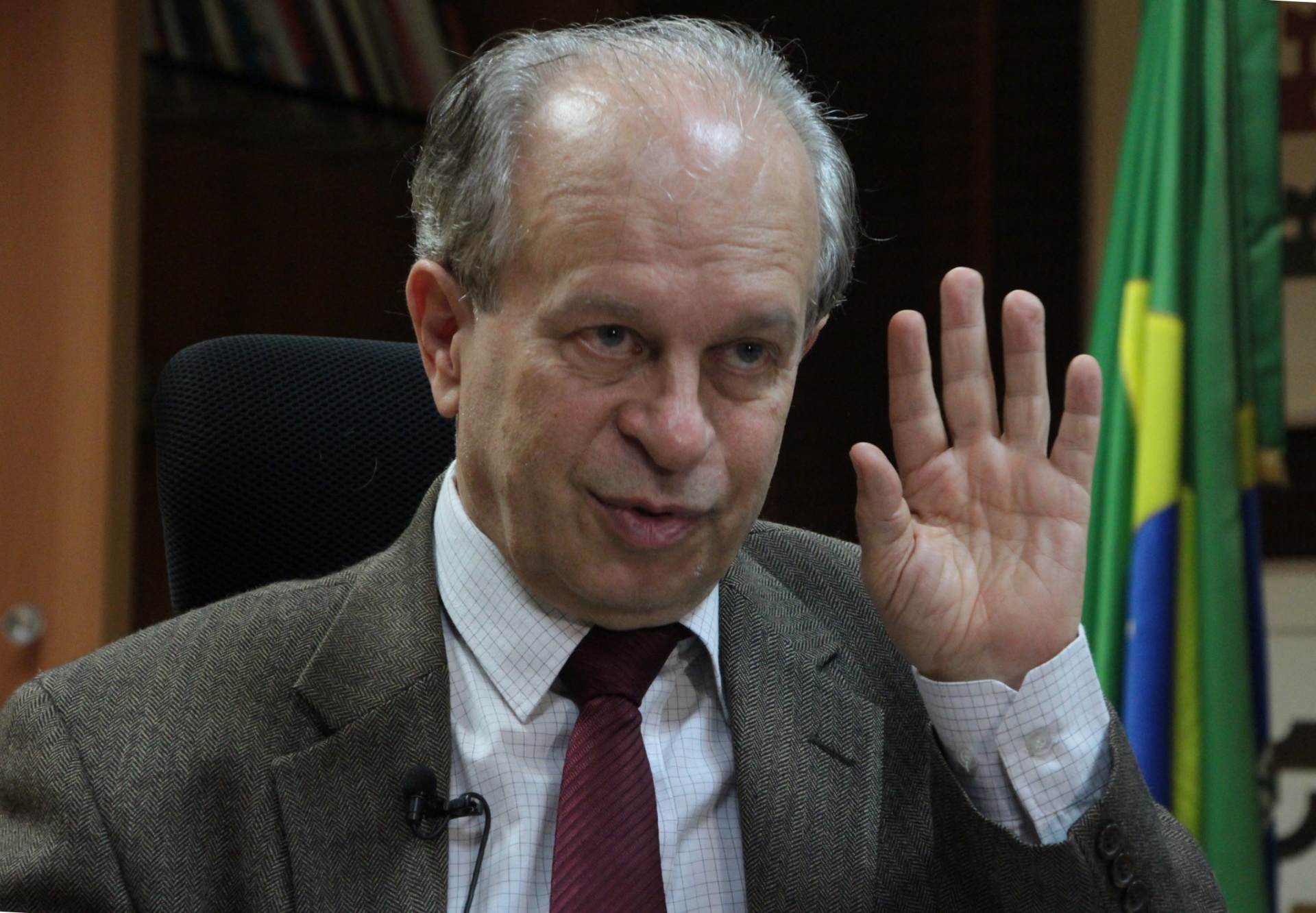 Josias de Souza, colunista do UOL, entrevista o ministro da Educação, Renato Janine Ribeiro. Ele falou sobre os problemas no Fies (Fundo de Financiamento Estudantil), os cortes orçamentários no MEC (Ministério da Educação), críticas feitas no passado à presidente Dilma Rousseff e valorização do professor - Kleyton Amorim/UOL