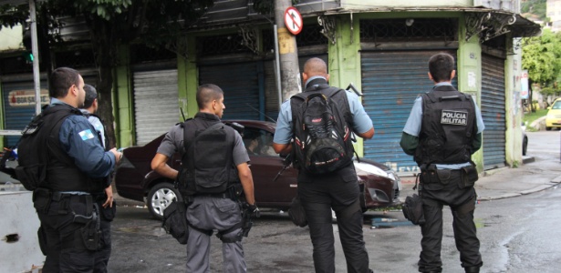 A PM reforçou o patrulhamento na favela do Fallet (RJ), onde duas pessoas, ainda não identificadas, morreram na noite de ontem (12). A guerra de facções já matou 8 pessoas - José Lucena/Futura Press/Estadão Conteúdo