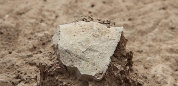  Cientistas descobriram ferramentas de pedra de 3,3 milhões de anos em terras desérticas próximas do lago Turkana, no noroeste do Quênia, incluindo lascas afiadas que podem ter sido usadas para cortar carne de carcaças de animais e martelos rudimentares  - Reuters