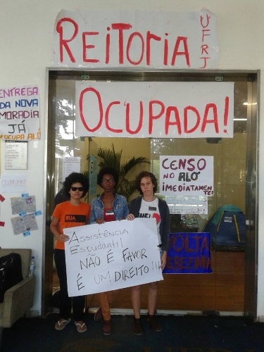 Estudantes ocupam a reitoria da UFRJ (Universidade Federal do Rio de Janeiro)