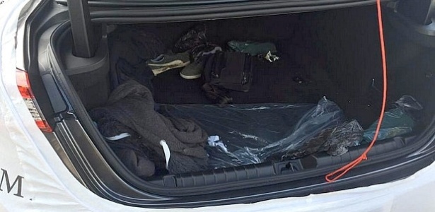 Dez imigrantes foram encontrados a 30 km de Londres, na Inglaterra, escondidos nas malas de um carregamento de carros de luxo da marca Maserati