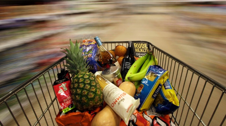 Economia | Na contramão da crise, supermercados contratam e traçam expansão