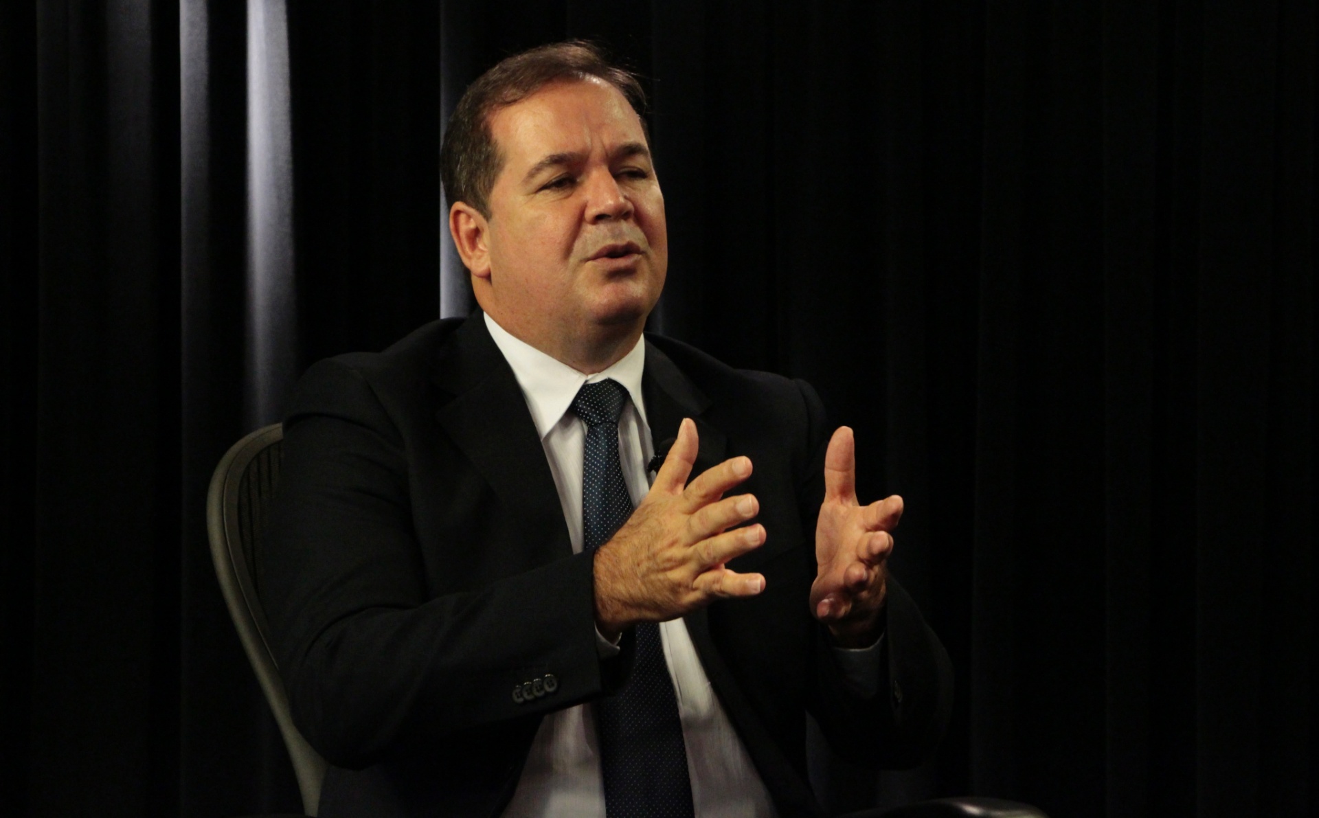 22.mai.2015 - O governador do Acre, Tião Viana (PT), concede entrevista ao blogueiro do UOL Josias de Souza - Kleyton Amorim/UOL