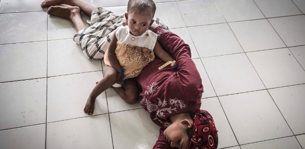 Imigrantes vindos de Mianmar em um abrigo temporário na cidade de Bayeun, na Indonésia. Mais de 3.000 imigrantes de Bangladesh e Mianmar chegaram à Indonésia e à Malásia nas últimas duas semanas para escapar da pobreza e da perseguição religiosa - Sergey Ponomarev/The New York Times
