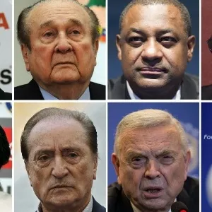 27.mai.2015 - Combinação de imagens de arquivo mostra funcionários da Fifa (da esquerda para a direita, e começando pela linha superior) Rafael Esquivel, Nicolas Leoz, Jeffrey Webb, Jack Warner, Eduardo Li, Eugenio Figueredo e José Maria Marin. Os sete homens estão entre as várias autoridades do futebol detidos em uma operação surpresa deflagrada em Zurique por autoridades suíças. Os cartolas são investigados pela justiça americana em um suposto esquema de corrupção - AFP