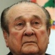 27.mai.2015 - Combinação de imagens de arquivo mostra funcionários da Fifa (da esquerda para a direita, e começando pela linha superior) Rafael Esquivel, Nicolas Leoz, Jeffrey Webb, Jack Warner, Eduardo Li, Eugenio Figueredo e José Maria Marin. Os sete homens estão entre as várias autoridades do futebol detidos em uma operação surpresa deflagrada em Zurique por autoridades suíças. Os cartolas são investigados pela justiça americana em um suposto esquema de corrupção - AFP