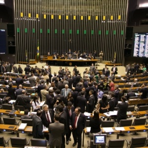 27.mai.2015 - Deputados continuam a votação sobre itens da reforma política - Ed Ferreira/Folhapress