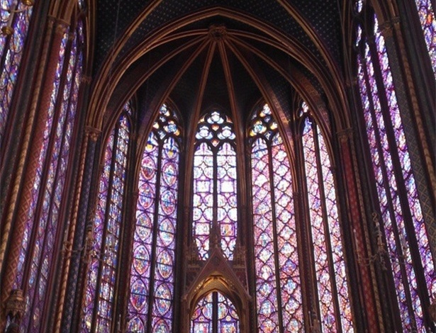 Vitrais da Sainte-Chapelle, em Paris, que passaram por seis anos de restauro - Reprodução/Instagram/estibalizllano