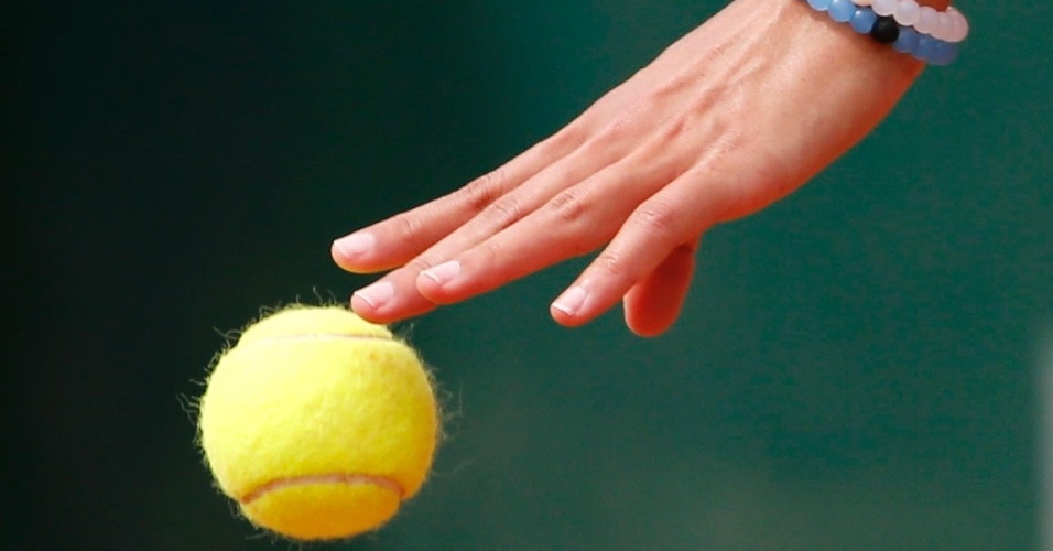 28.mai.2015 - Um close-up mostra a tenista americana Madison Keys durante saque contra Belinda Bencic da Suíça, durante partida do torneio de tênis Aberto da França no estádio de Roland Garros, em Paris, França