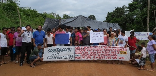 Revoltados com a situação, pais de alunos protestaram contra os problemas e interditaram um trecho da BR-156 - Polícia Rodoviária Federal