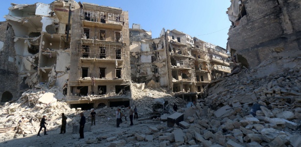 Cerca de 250 mil pessoas já morreram na guerra síria. Na foto, a cidade de Aleppo - Zein Al-Rifai/AMC/AFP