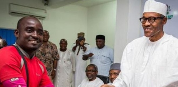 Suleiman Hashimu no encontro com o presidente recém-empossado Muhammadu Buhari - Arquivo pessoal