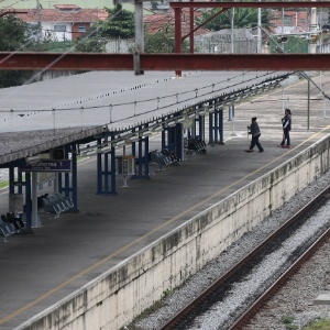 3.jun.2015 - A estação de Itaquaquecetuba, da linha 12-safira, da CPTM (Companhia Paulista de Trens Metropolitanos), fica vazia devido à greve dos ferroviários - Danilo Verpa/Folhapress