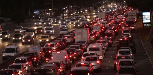 Trânsito intenso na avenida Tiradentes, próximo a Estação da Luz da CPTM, sentido Marginal Tietê, em São Paulo (SP) - Renato S. Cerqueira/Futura Press/Estadão Conteúdo