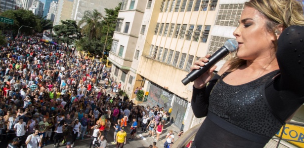 A cantora Wanessa Camargo se apresenta durante a 19ª Parada do Orgulho LGBT - Paulo Lopes/Futura Press/Estadão Conteúdo