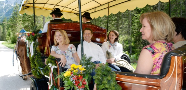 Joachim Sauer, marido da chanceler alemã, Angela Merkel, anda de carruagem pela Baviera - Felix Kaestle/Efe