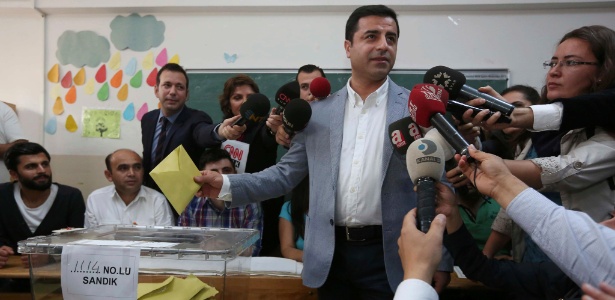O turco Selahattin Demirtas, dirigente do partido pró-curdo (Partido Democrático do Povo)