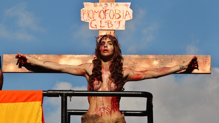 Transexual "crucificada" na Parada Gay de SP diz ter sido ameaçada de morte - Sérgio Castro/Estadão Conteúdo - Sérgio Castro/Estadão Conteúdo