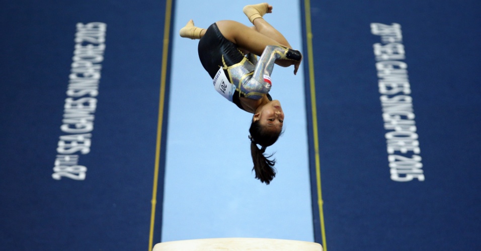 8.jun.2015 - Ginasta indonésia Irfanalutfi Rifda participa dos Jogos do Sudeste Asiático, em Cingapura