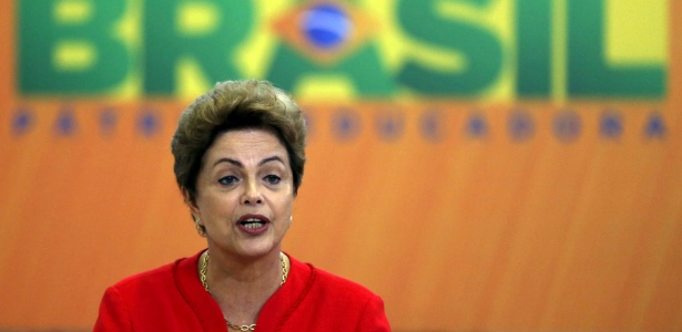 O governo Dilma é acusado de atrasar o repasse de recursos para benefícios sociais para passar a impressão de que as contas públicas estariam melhor do que realmente estavam - Bruno Domingos/Reuters