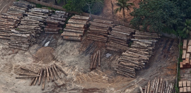 Serrarias do município de Uruará, no Pará, são flagradas em operação durante sobrevoo do Greenpeace - Rogério Assis/Greenpeace