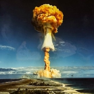 Teste nuclear francês realizado em 1968 no atol Fangataufa, no Pacífico Sul - Wikimedia Commons