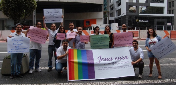 7.jun.2015 - Grupo de evangélicos lança a campanha #jesuscuraahomofobia na Parada Gay de São Paulo - Clauber Ramos/Divulgação