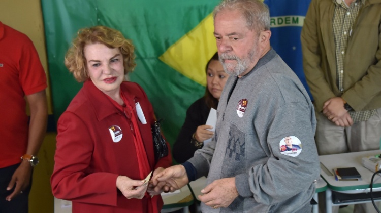 Herdeiros de Marisa Letícia abrem ação contra Eduardo Bolsonaro e Regina Duarte