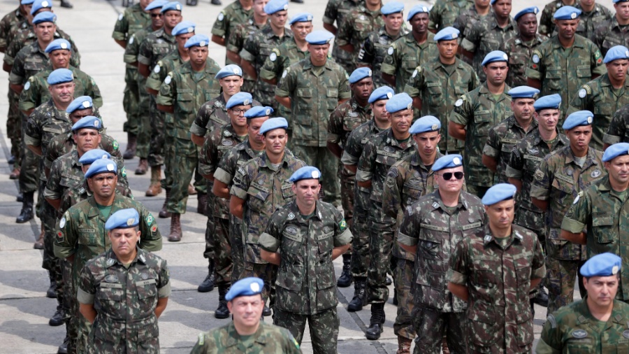 Ministério da Defesa - Cerimônia em homenagem às tropas de paz. - Márcio Alves / Agência O Globo