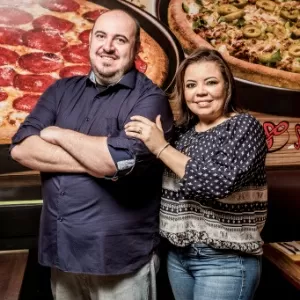 Começou fazendo pizza em casa e entregando a pé; hoje fatura R$ 22