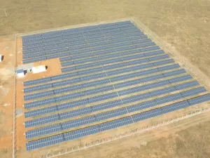 Projeto de painéis solares para baixa renda deve elevar as contas de luz 