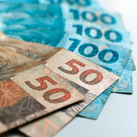 Salário mínimo deve ter correção apenas pela inflação e subir a R$ 1.147,00 - Getty Images