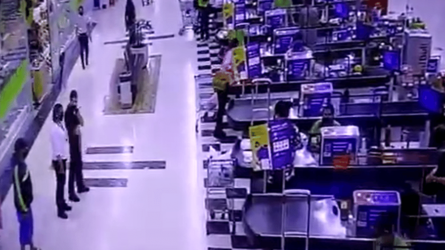 Beto passou a ser seguido dos caixas do supermercado até o estacionamento - Divulgação/Polícia Civil 
