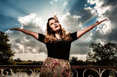 Sarah Sheeva: depois da dose de ivermectina, ela louva a luz do fim da tarde: "Deus cura, mas não abestalha" - Fernando Moraes/UOL - Fernando Moraes/UOL