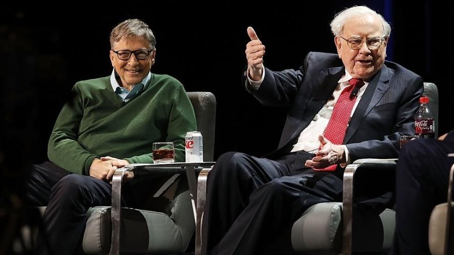 Bill Gates e Warren Buffett são alguns dos homens mais ricos do mundo - Getty Images